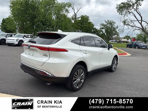 Used 2022 Toyota Venza XLE AWD/4WD image 8
