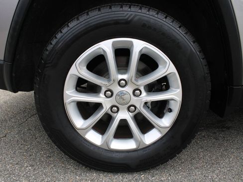 Used 2014 Jeep Grand Cherokee Laredo w/ 18" Wheel & 8.4" Radio Group AWD/4WD image 13