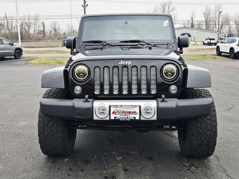 Used 2015 Jeep Wrangler Unlimited Sahara image 8