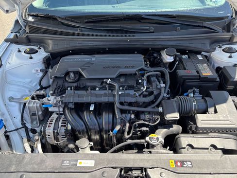 Used 2025 Hyundai Elantra Limited FWD image 34
