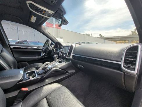 Used 2015 Porsche Cayenne Diesel AWD/4WD image 28