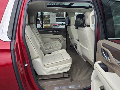 Used 2021 GMC Yukon XL Denali w/ Denali Premium Package image 35