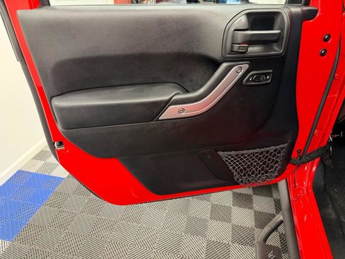 Used 2015 Jeep Wrangler Unlimited Sahara w/ Max Tow Package image 4