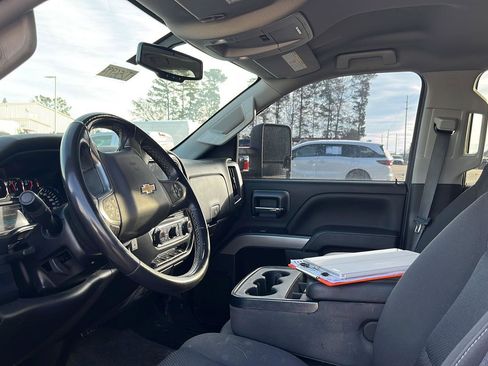 Used 2018 Chevrolet Silverado 2500 LT w/ LT Convenience Package image 12