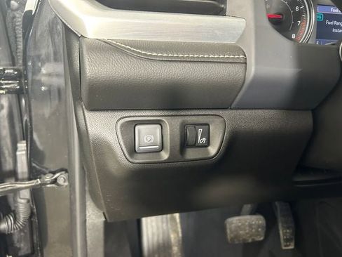 Used 2023 GMC Acadia SLT FWD image 20