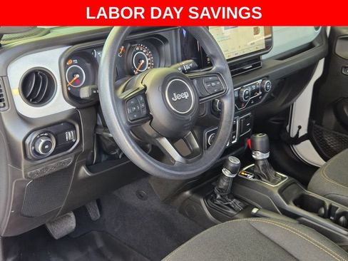 Used 2025 Jeep Wrangler Sport AWD/4WD image 10