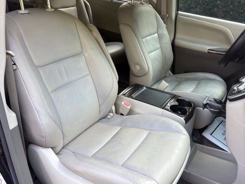 Used 2016 Toyota Sienna XLE FWD image 39