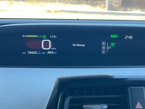 Used 2016 Toyota Prius Three Touring w/ Preferred Accessory Package FWD image 24