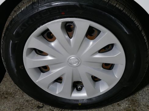 Used 2013 Nissan Versa SV image 15