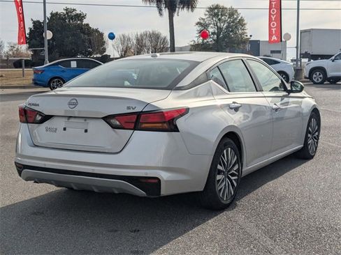 Used 2024 Nissan Altima 2.5 SV image 3