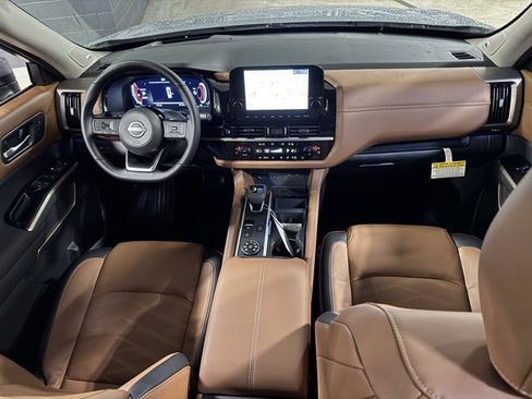 New 2025 Nissan Pathfinder Platinum image 22