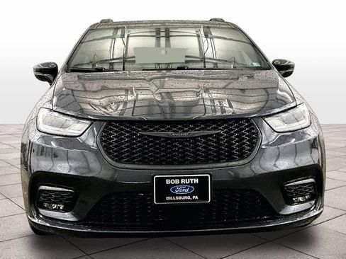 Used 2021 Chrysler Pacifica Touring FWD image 3