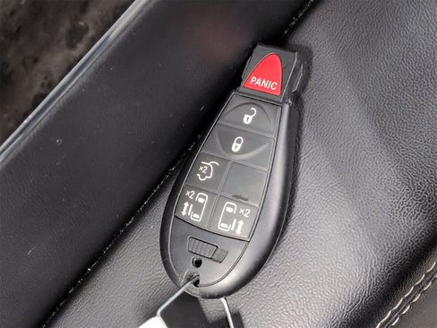 Used 2013 Chrysler Town & Country Touring w/ Trailer Tow Group image 35