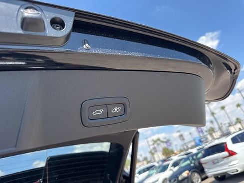Used 2025 Volvo EX40 Core w/ Climate Package AWD/4WD image 9