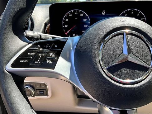 Used 2026 Mercedes-Benz GLB 250 4MATIC image 20
