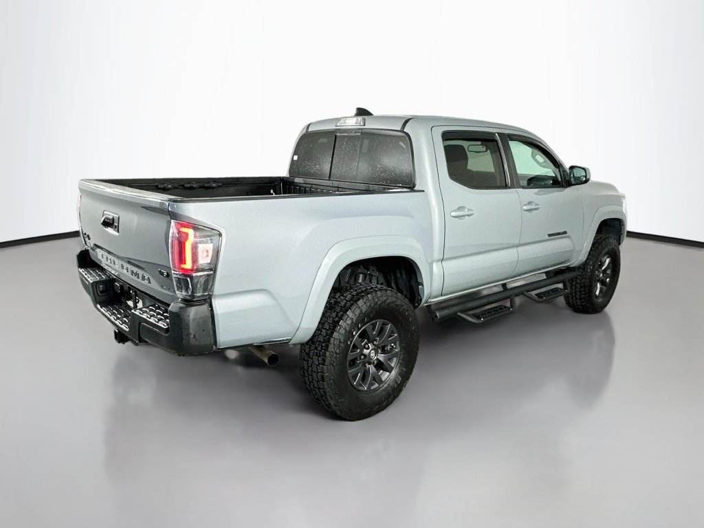 Used 2021 Toyota Tacoma SR5 AWD/4WD image 7