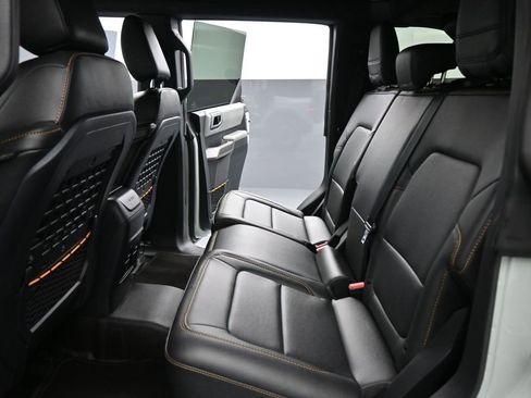 Used 2023 Ford Bronco Badlands image 19