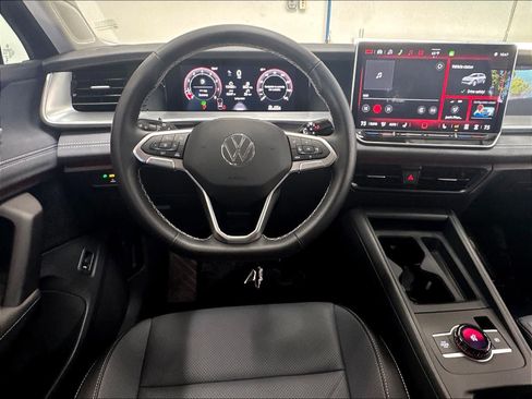 Used 2026 Volkswagen Tiguan SE FWD image 11