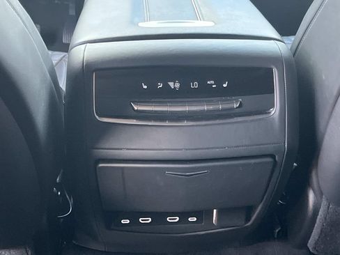 Used 2024 Cadillac Escalade Premium Luxury Platinum AWD/4WD image 18
