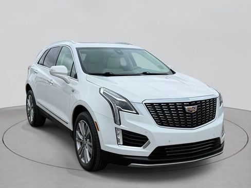 Certified 2024 Cadillac XT5 Premium Luxury AWD/4WD image 3