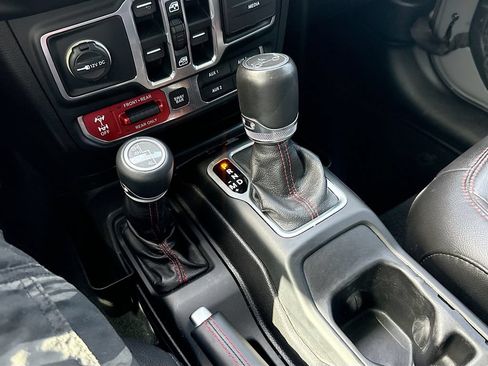Used 2018 Jeep Wrangler Unlimited Rubicon AWD/4WD image 17