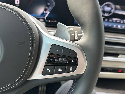 Used 2026 BMW X5 M60i w/ Executive Package image 18