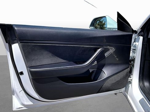 Used 2018 Tesla Model 3 Long Range RWD image 16