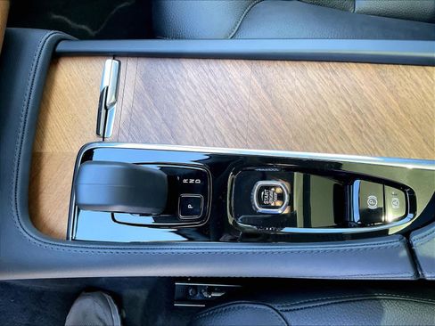 Used 2024 Volvo XC90 T8 Plus w/ Protection Package Premier AWD/4WD image 20