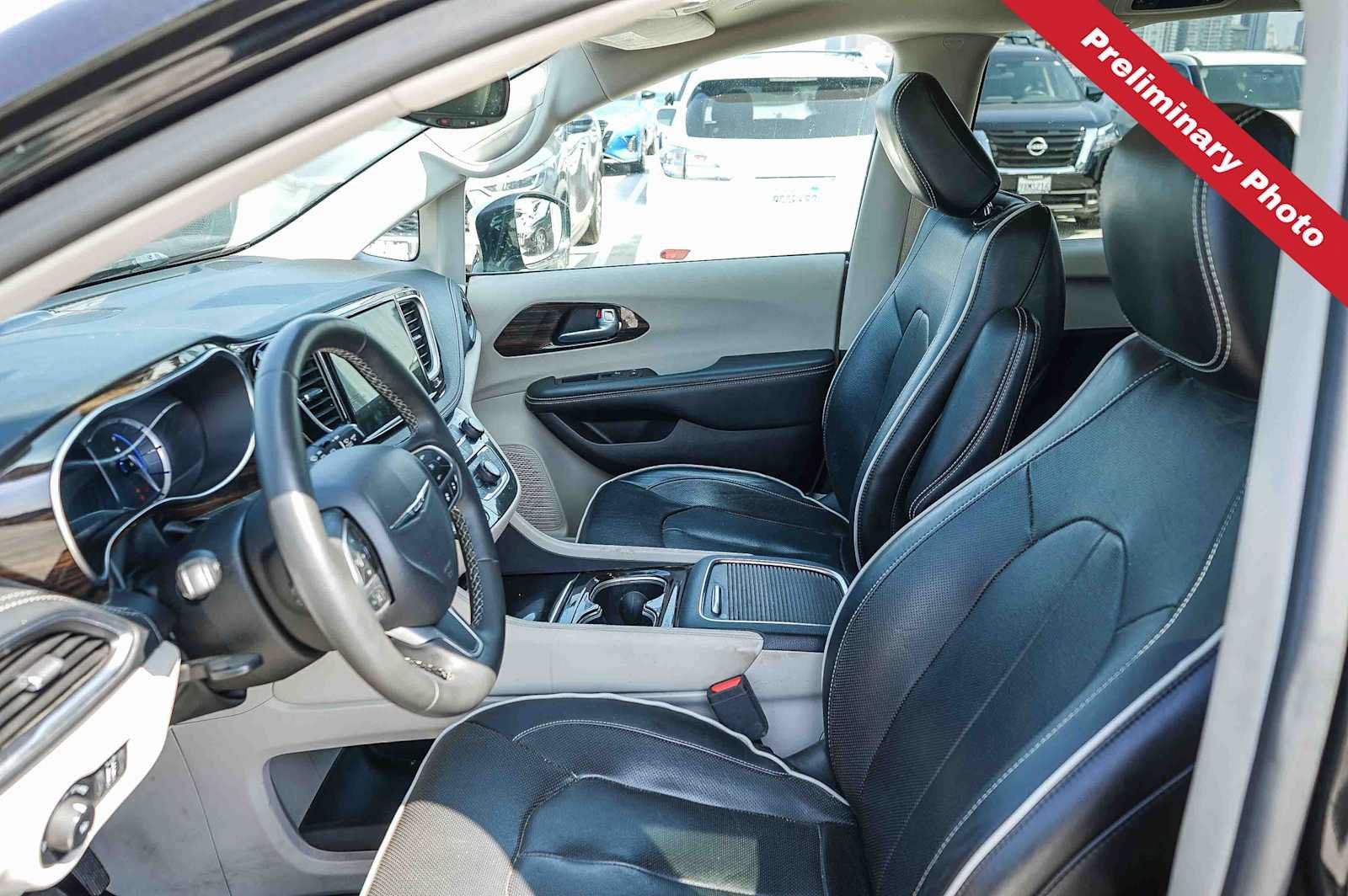 Used 2023 Chrysler Pacifica Limited FWD image 13