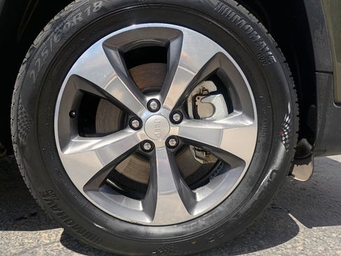 Used 2019 Jeep Cherokee Limited AWD/4WD image 18