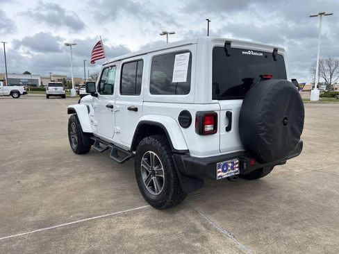 Used 2023 Jeep Wrangler Unlimited Sahara w/ Cold Weather Group AWD/4WD image 7