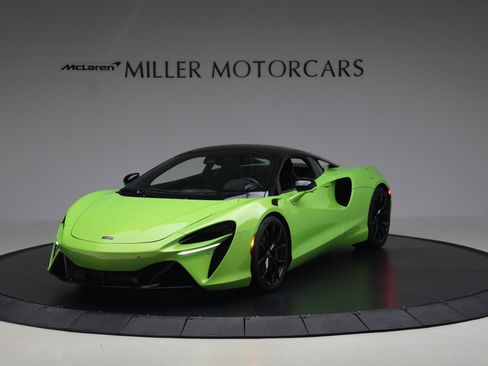 Used 2023 McLaren Artura image 1