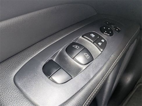 Used 2020 Nissan Pathfinder SV image 22