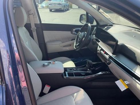 Certified 2025 Kia Sorento SX FWD image 37