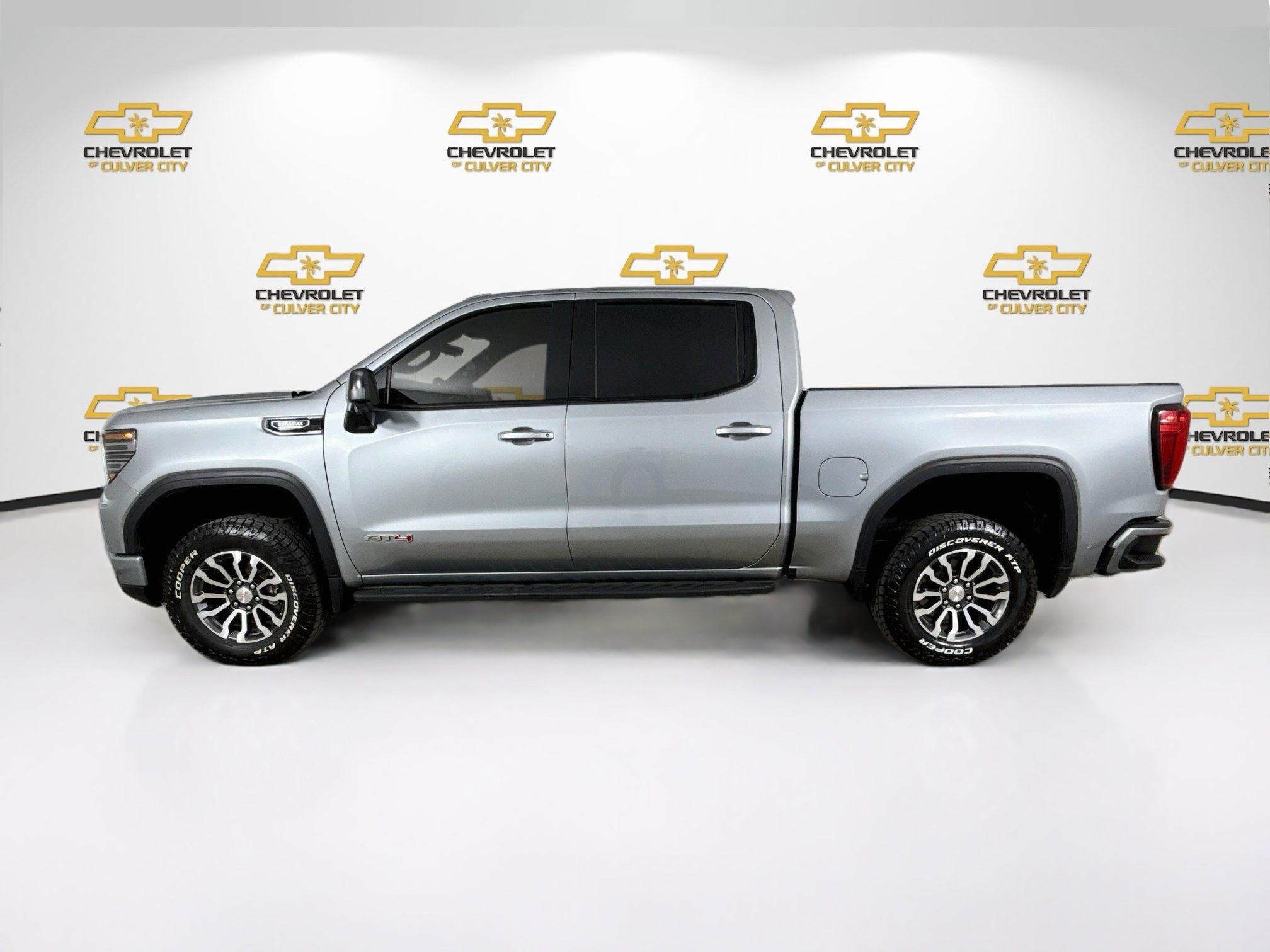 Used 2023 GMC Sierra 1500 AT4 w/ AT4 Premium Package AWD/4WD image 5