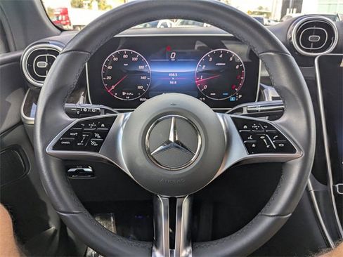Used 2025 Mercedes-Benz GLC 300 image 28
