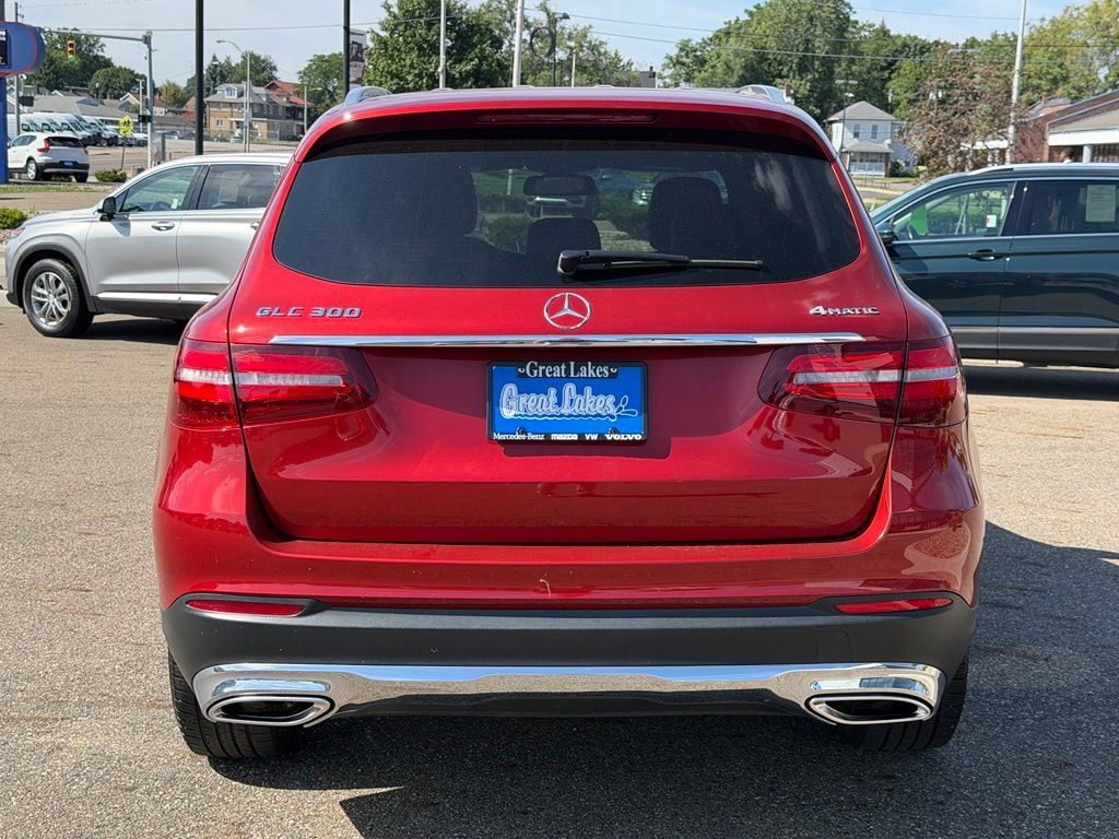 Used 2018 Mercedes-Benz GLC 300 4MATIC image 4