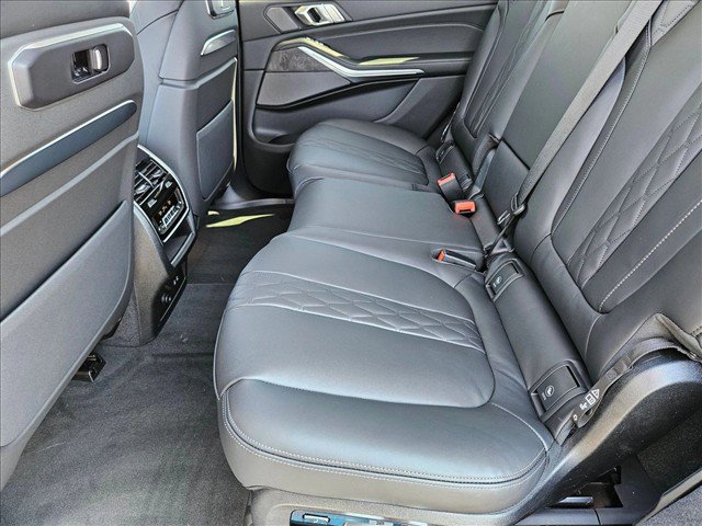 Used 2026 BMW X7 xDrive40i AWD/4WD image 16