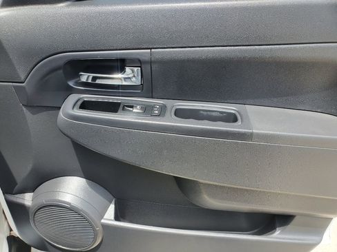 Used 2012 Jeep Liberty Sport RWD image 34