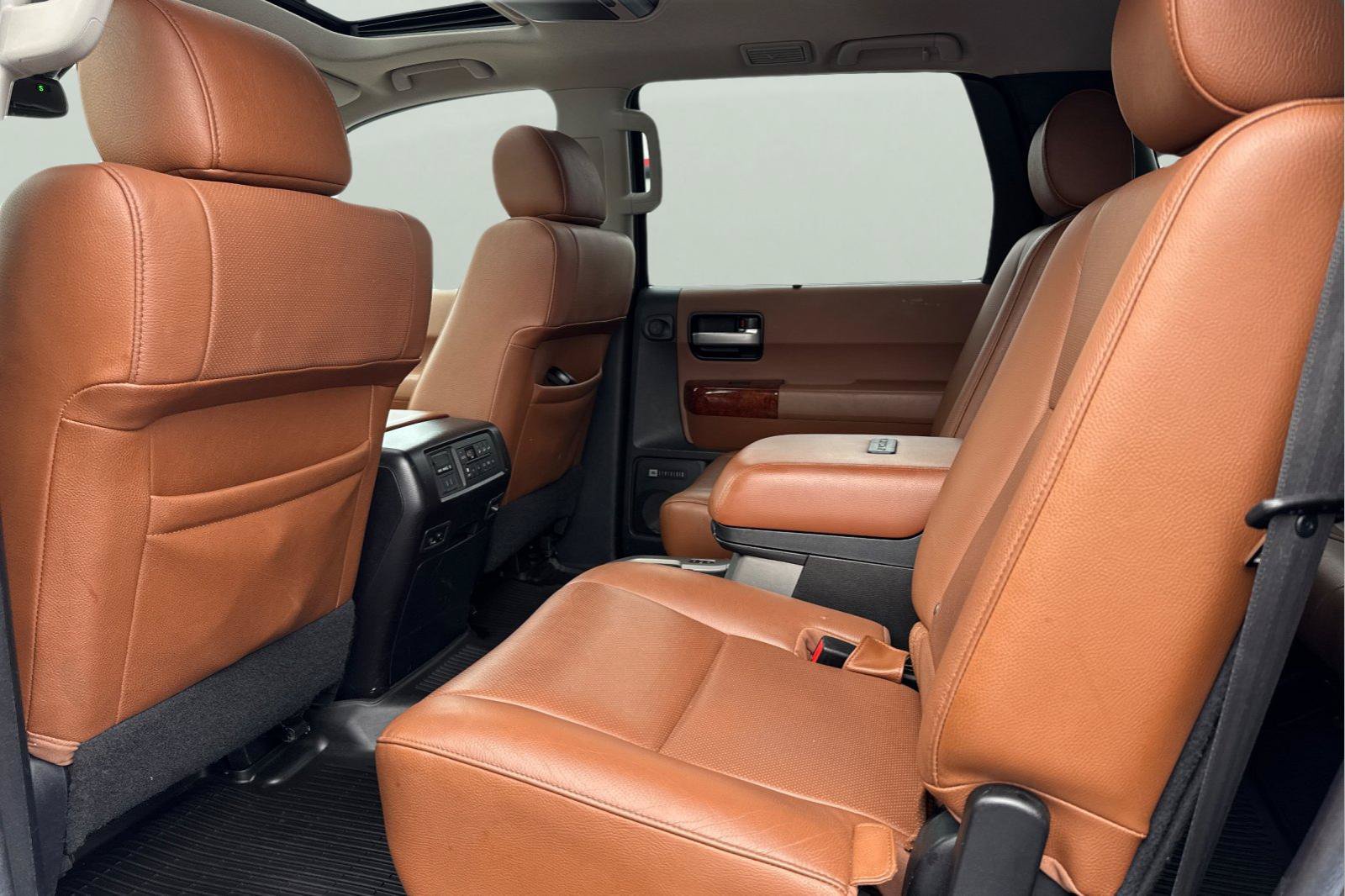 Used 2022 Toyota Sequoia Platinum AWD/4WD image 5