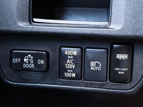 Used 2018 Toyota Tacoma TRD Off-Road w/ Technology Package AWD/4WD image 16