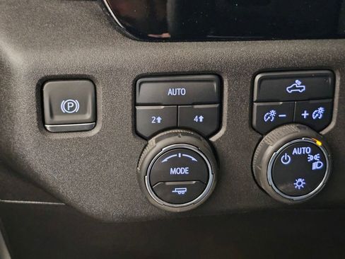 Used 2025 Chevrolet Silverado 1500 LT AWD/4WD image 15