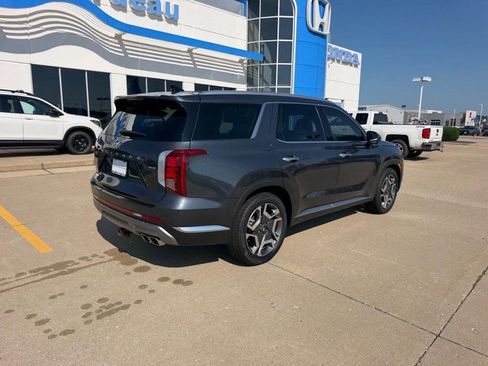 Used 2024 Hyundai Palisade Limited AWD/4WD image 2