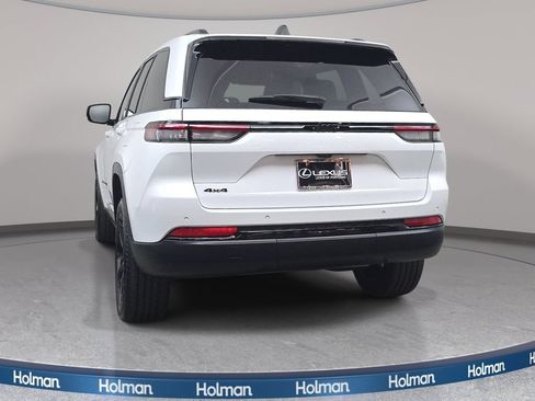 Used 2023 Jeep Grand Cherokee Altitude AWD/4WD image 7