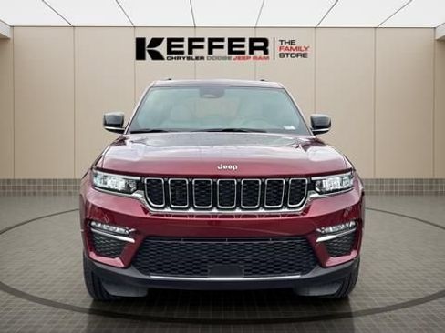 Used 2025 Jeep Grand Cherokee Limited AWD/4WD image 9