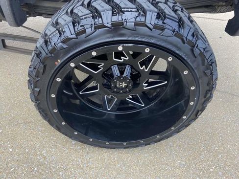 Used 2017 GMC Sierra 2500 Denali w/ Duramax Plus Package AWD/4WD image 7