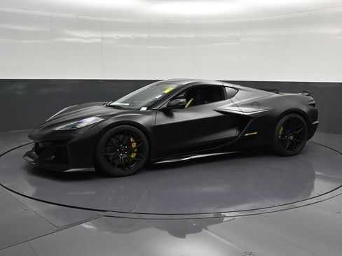 Used 2025 Chevrolet Corvette Z06 RWD image 7