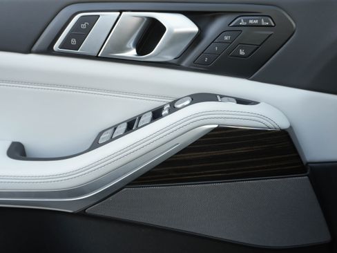 Certified 2025 BMW X7 xDrive40i image 15