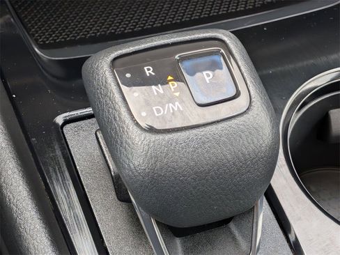 Used 2021 Nissan Rogue SV image 16