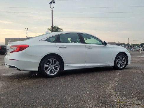 Used 2018 Honda Accord LX image 10